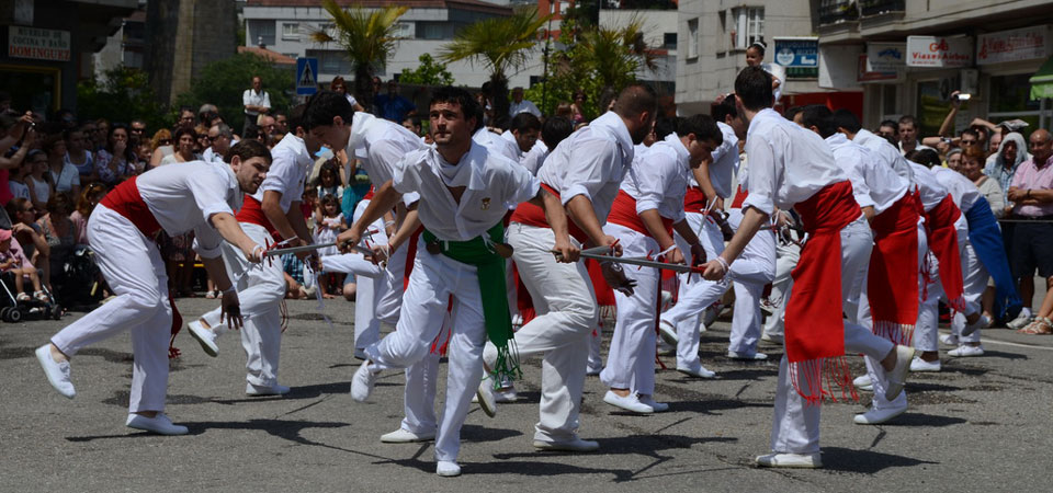 Fiestas de la Coca Danza de las espadas